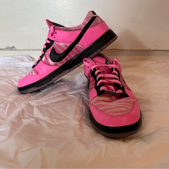 Nike Men’s Pink & Black Zebra Print Sneakers - Picture 4 of 10